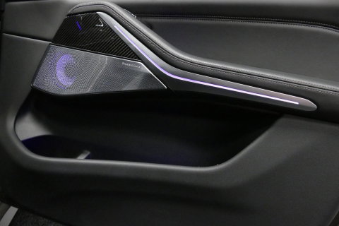 BMW X5 xDrive45e M Sport / Orig. Nederlands / Maxton Design Bodykit V.2 / Panoramadak Sky Lounge / Massage stoelen / Carbon inleg / Trekhaak / Elektr. verstelbare voorstoelen + memory / BMW Laser Koplampen / Bowers & Wilkins Sound-system / Head-up Display / Acht