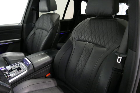 BMW X5 xDrive45e M Sport / Orig. Nederlands / Maxton Design Bodykit V.2 / Panoramadak Sky Lounge / Massage stoelen / Carbon inleg / Trekhaak / Elektr. verstelbare voorstoelen + memory / BMW Laser Koplampen / Bowers & Wilkins Sound-system / Head-up Display / Acht