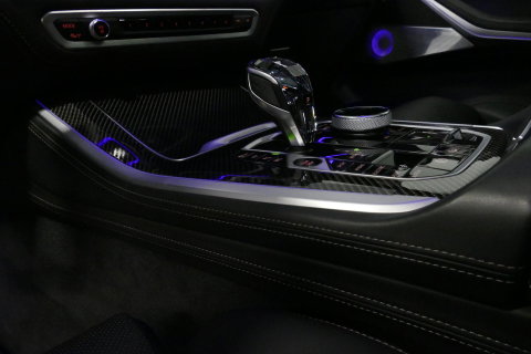 BMW X5 xDrive45e M Sport / Orig. Nederlands / Maxton Design Bodykit V.2 / Panoramadak Sky Lounge / Massage stoelen / Carbon inleg / Trekhaak / Elektr. verstelbare voorstoelen + memory / BMW Laser Koplampen / Bowers & Wilkins Sound-system / Head-up Display / Acht
