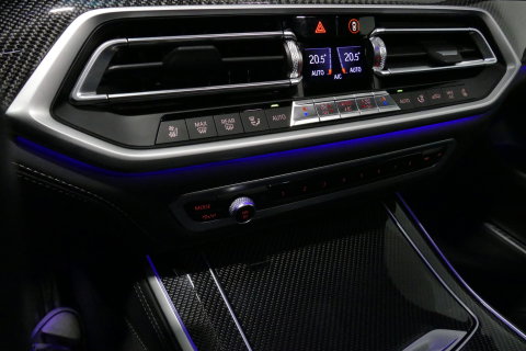 BMW X5 xDrive45e M Sport / Orig. Nederlands / Maxton Design Bodykit V.2 / Panoramadak Sky Lounge / Massage stoelen / Carbon inleg / Trekhaak / Elektr. verstelbare voorstoelen + memory / BMW Laser Koplampen / Bowers & Wilkins Sound-system / Head-up Display / Acht