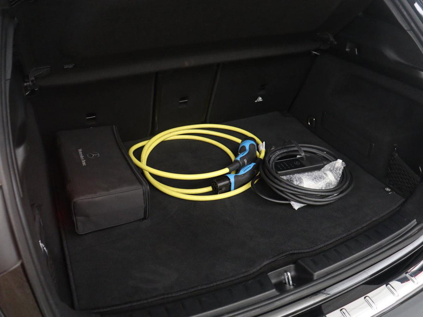 Mercedes-Benz EQA 250 Business Solution Luxury 67 kWh | SOH 94,7% | Half leder | Cruise control | Dodehoek detectie | Stoelverwarming | Camera | Park assist | Navigatie | Sfeerverlichting | Elektrische achterklep