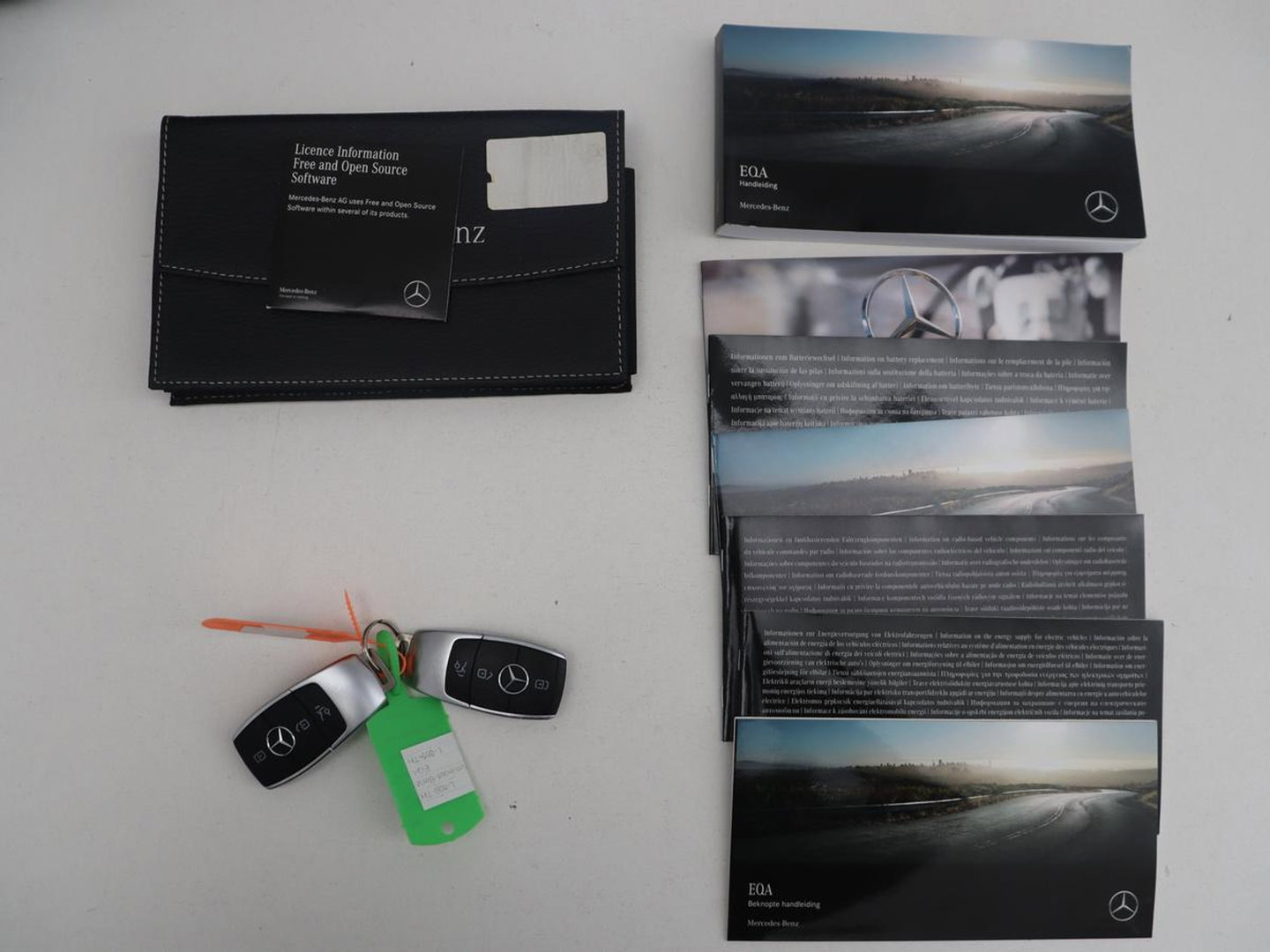 Mercedes-Benz EQA 250 Business Solution Luxury 67 kWh | SOH 94,7% | Half leder | Cruise control | Dodehoek detectie | Stoelverwarming | Camera | Park assist | Navigatie | Sfeerverlichting | Elektrische achterklep
