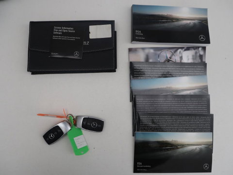 Mercedes-Benz EQA 250 Business Solution Luxury 67 kWh | SOH 94,7% | Half leder | Cruise control | Dodehoek detectie | Stoelverwarming | Camera | Park assist | Navigatie | Sfeerverlichting | Elektrische achterklep