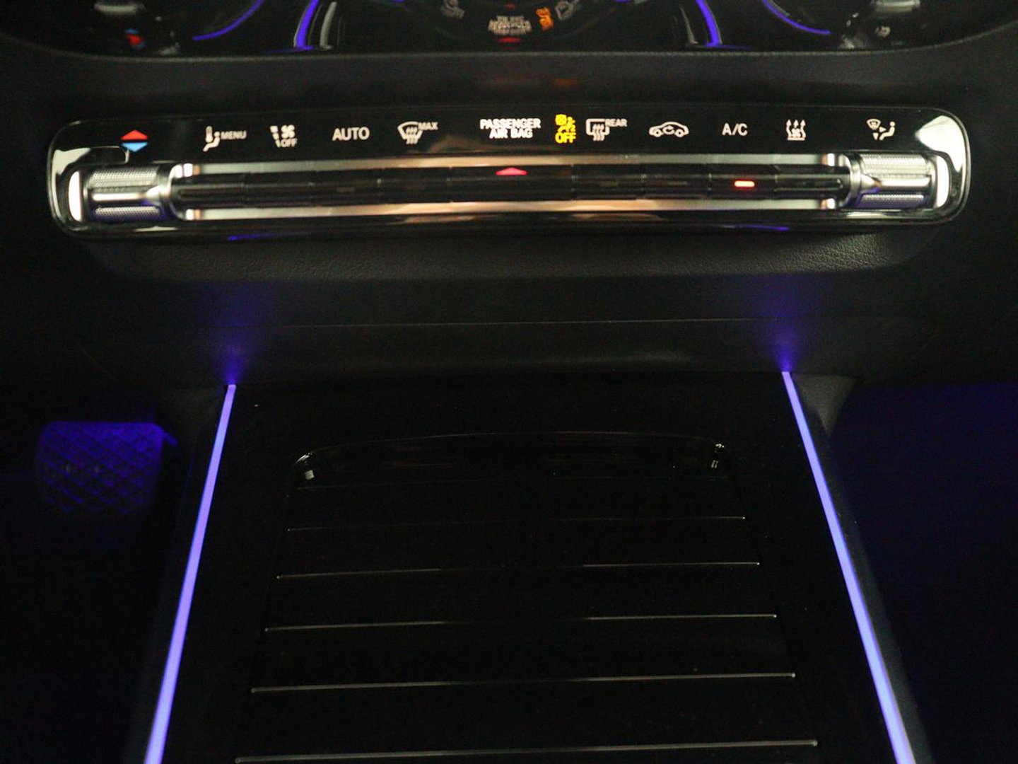 Mercedes-Benz EQA 250 Business Solution Luxury 67 kWh | SOH 94,7% | Half leder | Cruise control | Dodehoek detectie | Stoelverwarming | Camera | Park assist | Navigatie | Sfeerverlichting | Elektrische achterklep