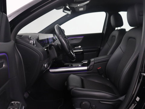 Mercedes-Benz EQA 250 Business Solution Luxury 67 kWh | SOH 94,7% | Half leder | Cruise control | Dodehoek detectie | Stoelverwarming | Camera | Park assist | Navigatie | Sfeerverlichting | Elektrische achterklep