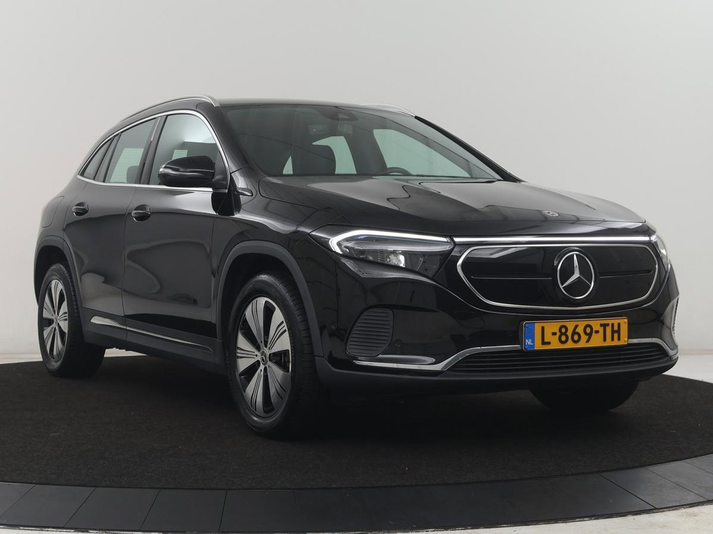 Mercedes-Benz EQA 250 Business Solution Luxury 67 kWh | SOH 94,7% | Half leder | Cruise control | Dodehoek detectie | Stoelverwarming | Camera | Park assist | Navigatie | Sfeerverlichting | Elektrische achterklep