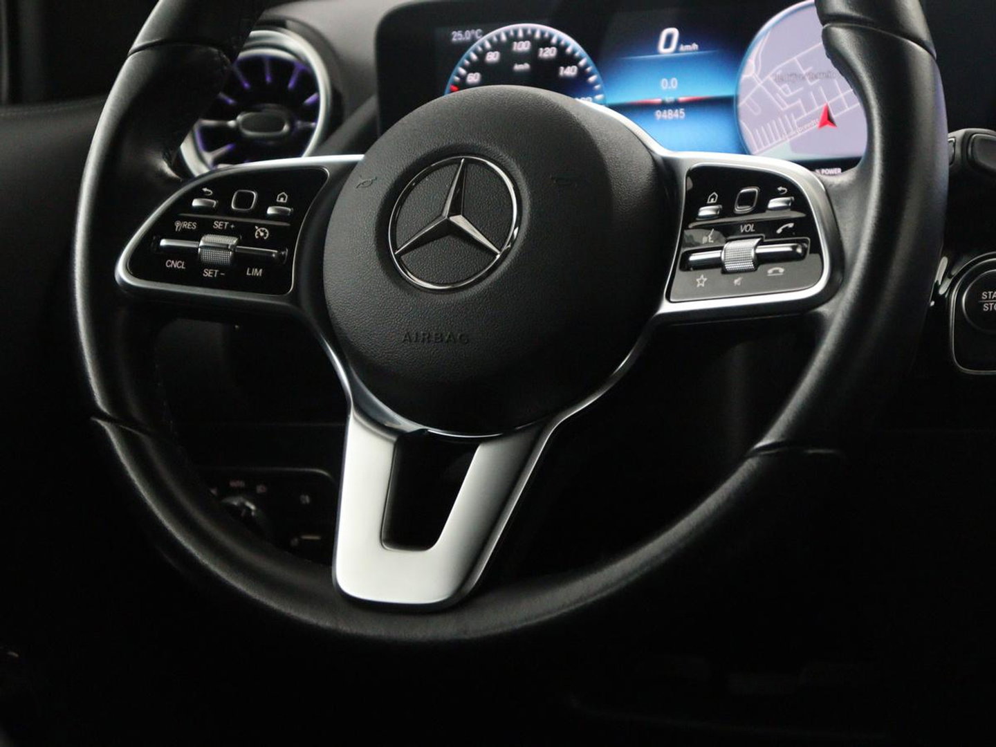Mercedes-Benz EQA 250 Business Solution Luxury 67 kWh | SOH 94,7% | Half leder | Cruise control | Dodehoek detectie | Stoelverwarming | Camera | Park assist | Navigatie | Sfeerverlichting | Elektrische achterklep