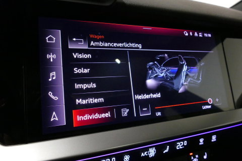 Audi A3 Limousine 35 TDI S Line / S-Line ex- & interieur / Maxton Design Bodykit / Panoramadak / S Sportstoelen / Bang & Olufsen Sound / Matrix LED / Ambienteverlichting / Stoelverwarming / Apple Carplay - Android Auto / 19'' LMV Vossen look / Black Optic pakket 