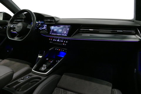Audi A3 Limousine 35 TDI S Line / S-Line ex- & interieur / Maxton Design Bodykit / Panoramadak / S Sportstoelen / Bang & Olufsen Sound / Matrix LED / Ambienteverlichting / Stoelverwarming / Apple Carplay - Android Auto / 19'' LMV Vossen look / Black Optic pakket 
