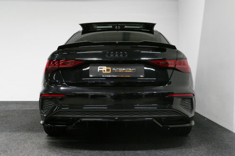 Audi A3 Limousine 35 TDI S Line / S-Line ex- & interieur / Maxton Design Bodykit / Panoramadak / S Sportstoelen / Bang & Olufsen Sound / Matrix LED / Ambienteverlichting / Stoelverwarming / Apple Carplay - Android Auto / 19'' LMV Vossen look / Black Optic pakket 