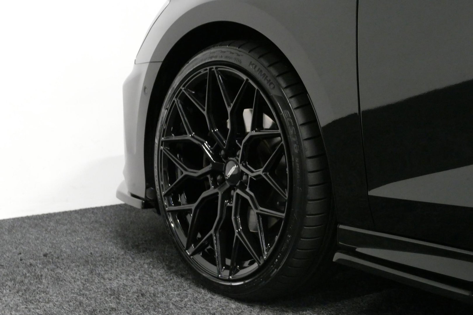 Audi A3 Limousine 35 TDI S Line / S-Line ex- & interieur / Maxton Design Bodykit / Panoramadak / S Sportstoelen / Bang & Olufsen Sound / Matrix LED / Ambienteverlichting / Stoelverwarming / Apple Carplay - Android Auto / 19'' LMV Vossen look / Black Optic pakket 