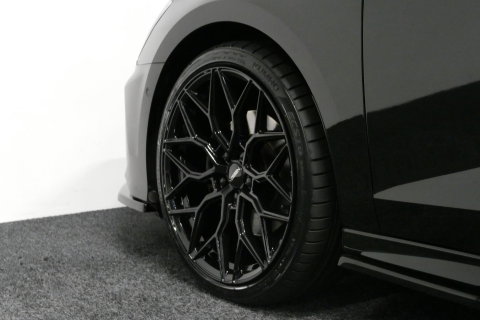 Audi A3 Limousine 35 TDI S Line / S-Line ex- & interieur / Maxton Design Bodykit / Panoramadak / S Sportstoelen / Bang & Olufsen Sound / Matrix LED / Ambienteverlichting / Stoelverwarming / Apple Carplay - Android Auto / 19'' LMV Vossen look / Black Optic pakket 