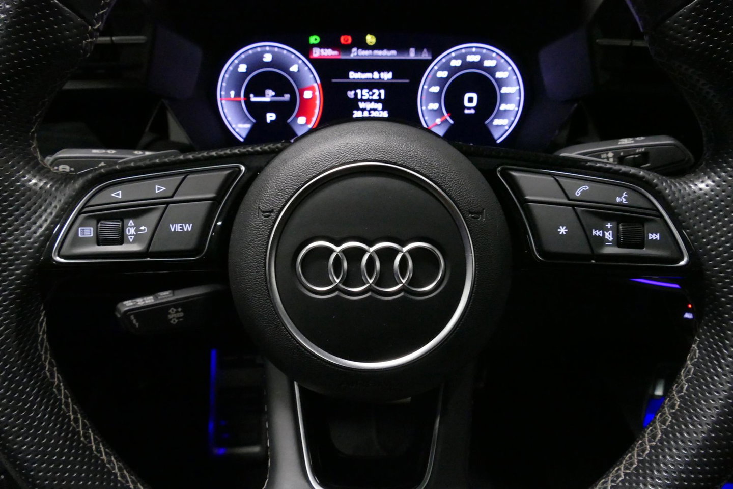 Audi A3 Limousine 35 TDI S Line / S-Line ex- & interieur / Maxton Design Bodykit / Panoramadak / S Sportstoelen / Bang & Olufsen Sound / Matrix LED / Ambienteverlichting / Stoelverwarming / Apple Carplay - Android Auto / 19'' LMV Vossen look / Black Optic pakket 