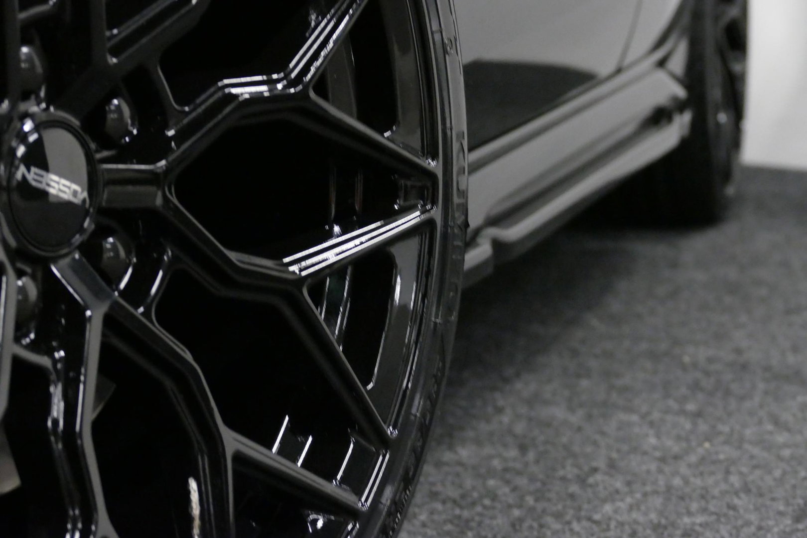Audi A3 Limousine 35 TDI S Line / S-Line ex- & interieur / Maxton Design Bodykit / Panoramadak / S Sportstoelen / Bang & Olufsen Sound / Matrix LED / Ambienteverlichting / Stoelverwarming / Apple Carplay - Android Auto / 19'' LMV Vossen look / Black Optic pakket 
