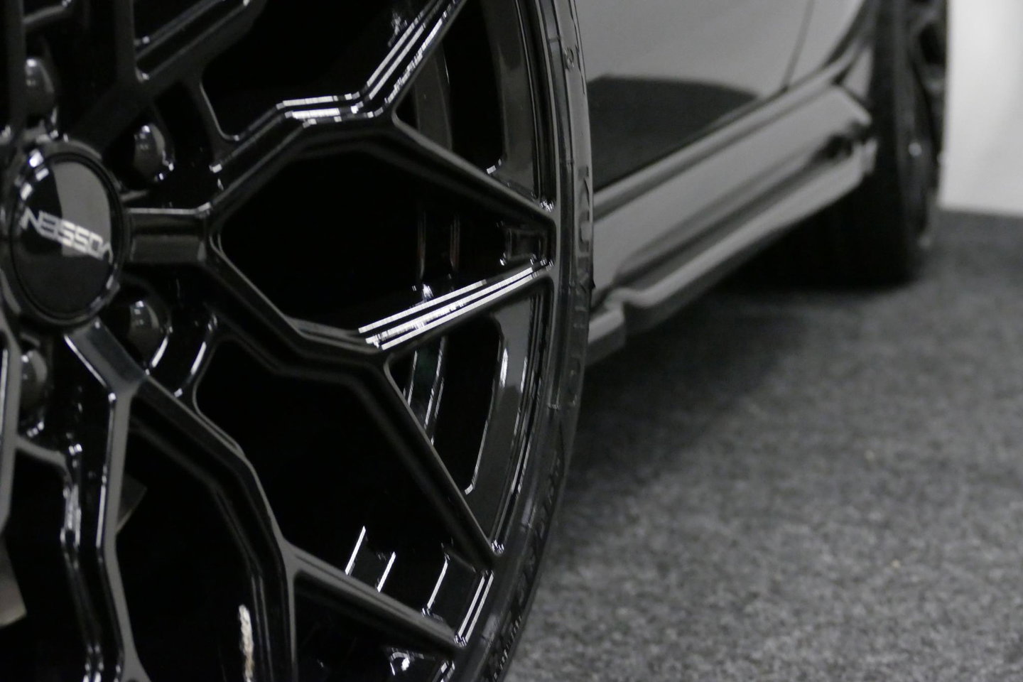 Audi A3 Limousine 35 TDI S Line / S-Line ex- & interieur / Maxton Design Bodykit / Panoramadak / S Sportstoelen / Bang & Olufsen Sound / Matrix LED / Ambienteverlichting / Stoelverwarming / Apple Carplay - Android Auto / 19'' LMV Vossen look / Black Optic pakket 