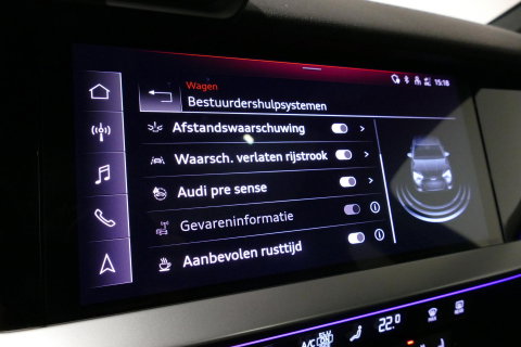 Audi A3 Limousine 35 TDI S Line / S-Line ex- & interieur / Maxton Design Bodykit / Panoramadak / S Sportstoelen / Bang & Olufsen Sound / Matrix LED / Ambienteverlichting / Stoelverwarming / Apple Carplay - Android Auto / 19'' LMV Vossen look / Black Optic pakket 