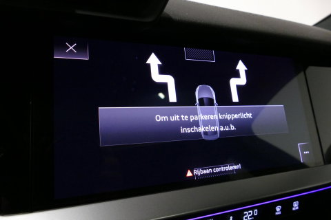Audi A3 Limousine 35 TDI S Line / S-Line ex- & interieur / Maxton Design Bodykit / Panoramadak / S Sportstoelen / Bang & Olufsen Sound / Matrix LED / Ambienteverlichting / Stoelverwarming / Apple Carplay - Android Auto / 19'' LMV Vossen look / Black Optic pakket 