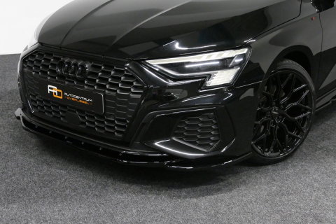 Audi A3 Limousine 35 TDI S Line / S-Line ex- & interieur / Maxton Design Bodykit / Panoramadak / S Sportstoelen / Bang & Olufsen Sound / Matrix LED / Ambienteverlichting / Stoelverwarming / Apple Carplay - Android Auto / 19'' LMV Vossen look / Black Optic pakket 