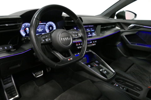 Audi A3 Limousine 35 TDI S Line / S-Line ex- & interieur / Maxton Design Bodykit / Panoramadak / S Sportstoelen / Bang & Olufsen Sound / Matrix LED / Ambienteverlichting / Stoelverwarming / Apple Carplay - Android Auto / 19'' LMV Vossen look / Black Optic pakket 