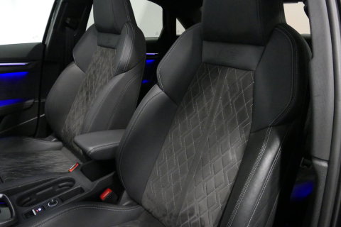 Audi A3 Limousine 35 TDI S Line / S-Line ex- & interieur / Maxton Design Bodykit / Panoramadak / S Sportstoelen / Bang & Olufsen Sound / Matrix LED / Ambienteverlichting / Stoelverwarming / Apple Carplay - Android Auto / 19'' LMV Vossen look / Black Optic pakket 