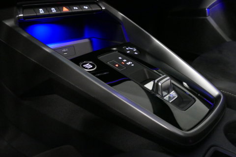 Audi A3 Limousine 35 TDI S Line / S-Line ex- & interieur / Maxton Design Bodykit / Panoramadak / S Sportstoelen / Bang & Olufsen Sound / Matrix LED / Ambienteverlichting / Stoelverwarming / Apple Carplay - Android Auto / 19'' LMV Vossen look / Black Optic pakket 