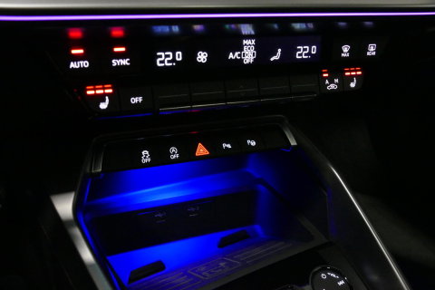 Audi A3 Limousine 35 TDI S Line / S-Line ex- & interieur / Maxton Design Bodykit / Panoramadak / S Sportstoelen / Bang & Olufsen Sound / Matrix LED / Ambienteverlichting / Stoelverwarming / Apple Carplay - Android Auto / 19'' LMV Vossen look / Black Optic pakket 