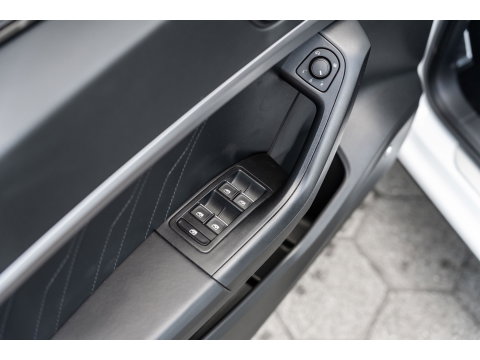 SEAT Ateca 2.0 TSI 4Drive FR PANO BEATS TREKHAAK CAMERA 360