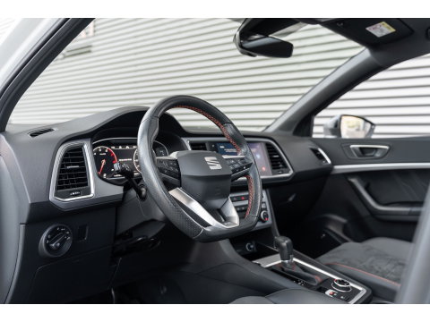 SEAT Ateca 2.0 TSI 4Drive FR PANO BEATS TREKHAAK CAMERA 360