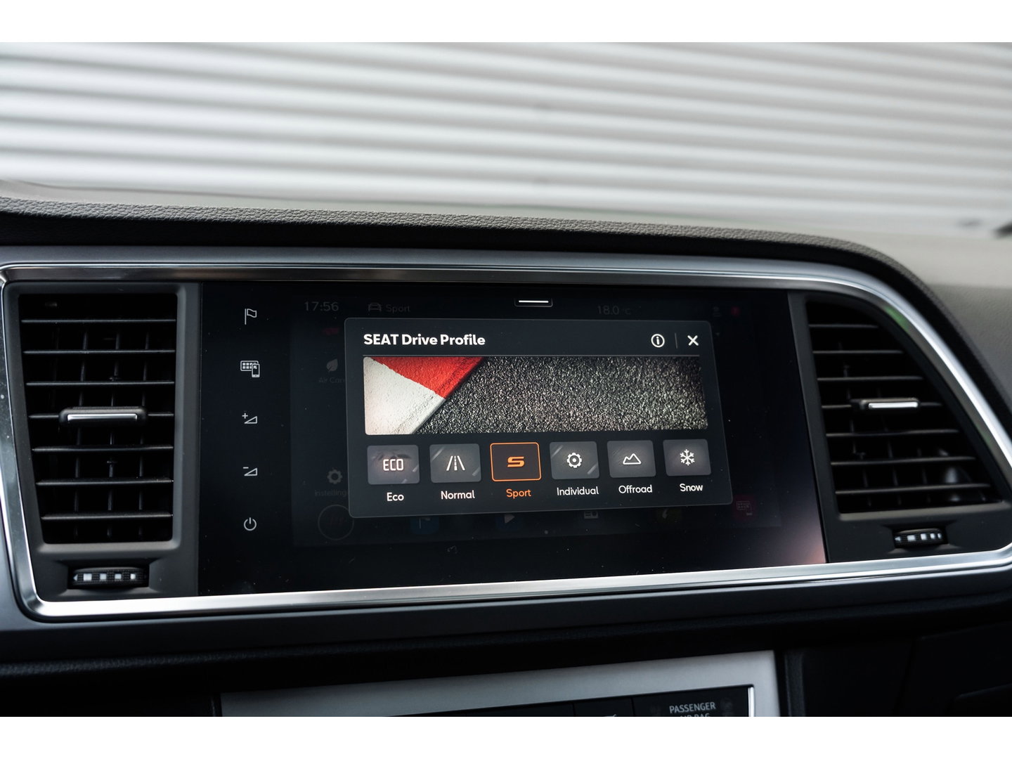 SEAT Ateca 2.0 TSI 4Drive FR PANO BEATS TREKHAAK CAMERA 360