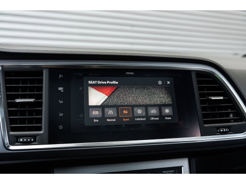SEAT Ateca 2.0 TSI 4Drive FR PANO BEATS TREKHAAK CAMERA 360