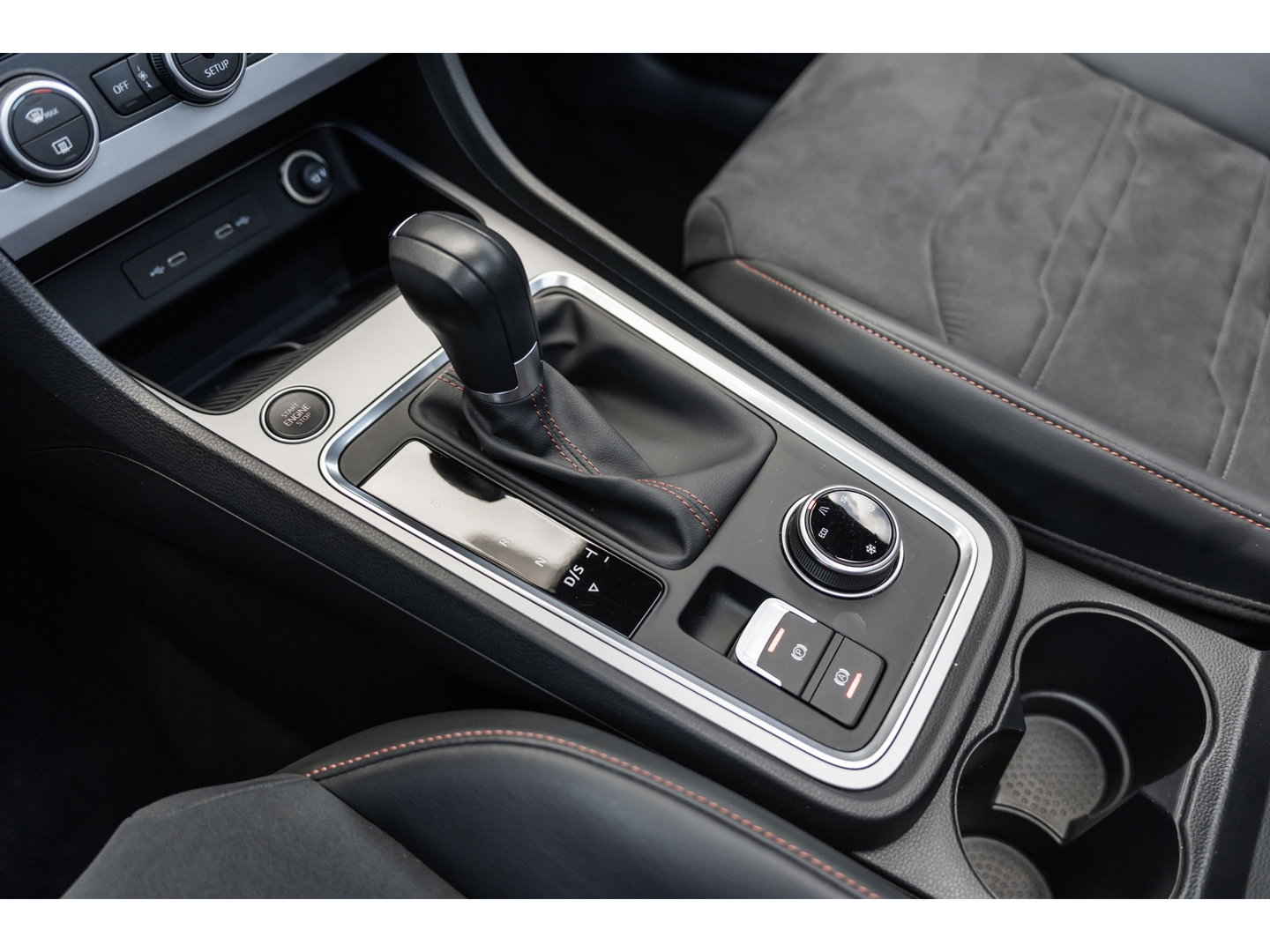 SEAT Ateca 2.0 TSI 4Drive FR PANO BEATS TREKHAAK CAMERA 360