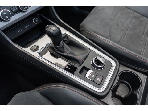 SEAT Ateca 2.0 TSI 4Drive FR PANO BEATS TREKHAAK CAMERA 360