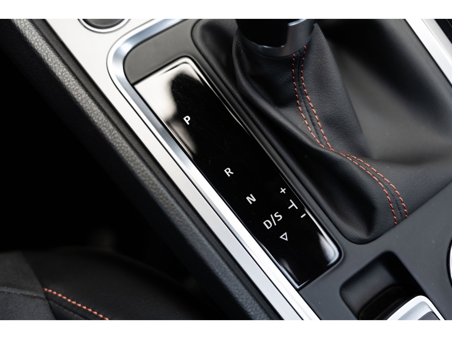 SEAT Ateca 2.0 TSI 4Drive FR PANO BEATS TREKHAAK CAMERA 360