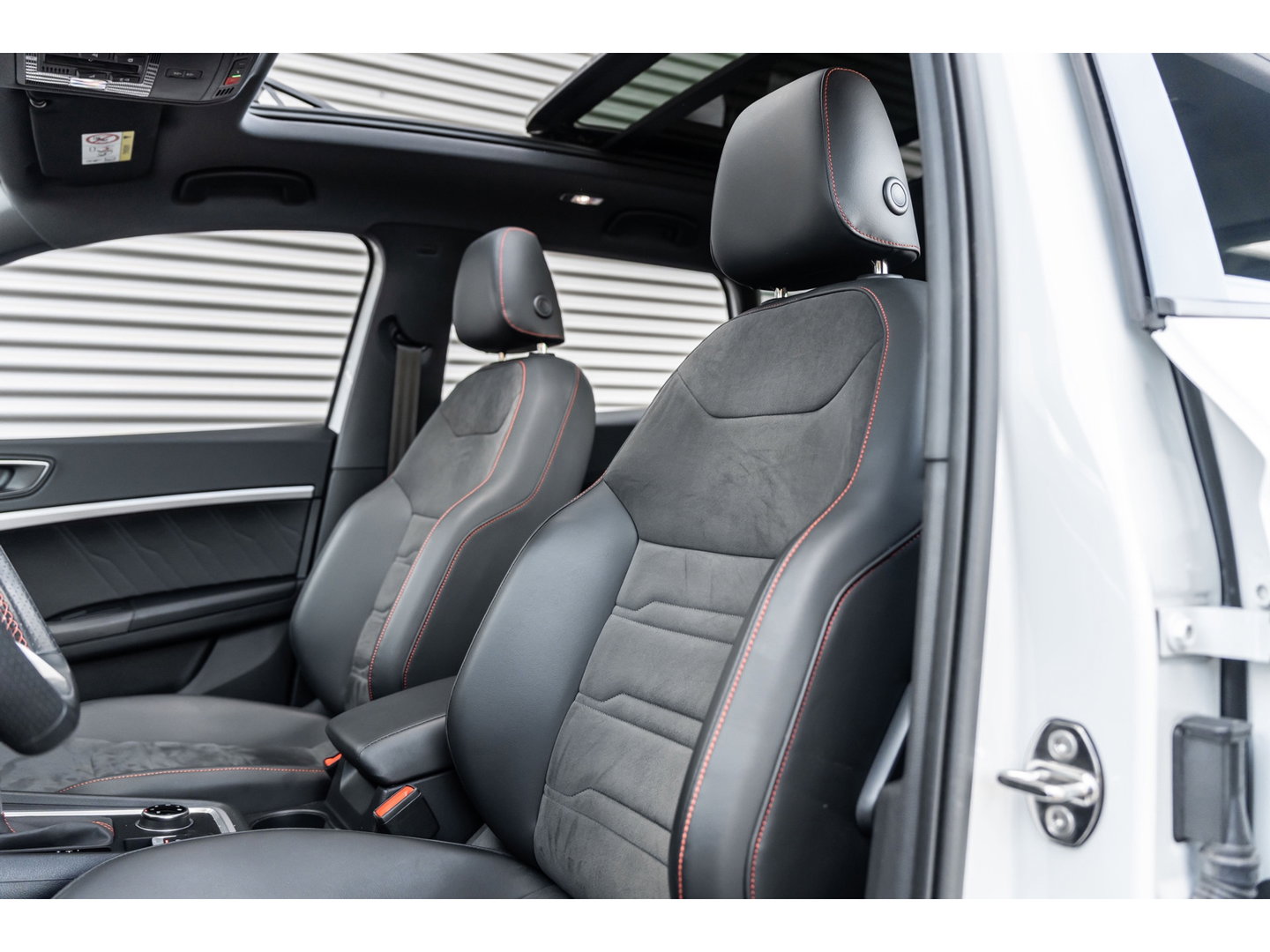 SEAT Ateca 2.0 TSI 4Drive FR PANO BEATS TREKHAAK CAMERA 360
