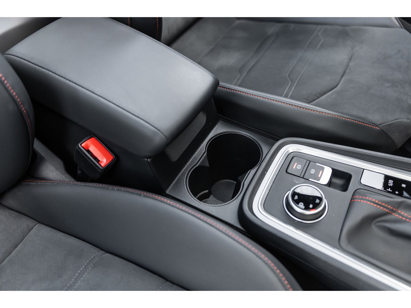 SEAT Ateca 2.0 TSI 4Drive FR PANO BEATS TREKHAAK CAMERA 360