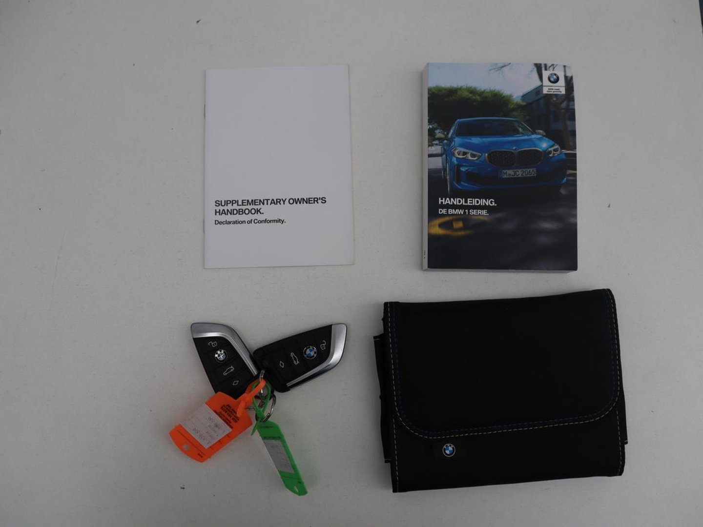 BMW 1-serie 118i Business Edition | Half leder | Cruise control | Stoelverwarming | Navigatie | Carplay | Park assist | Climate control | Virtual dashboard | 17" velgen