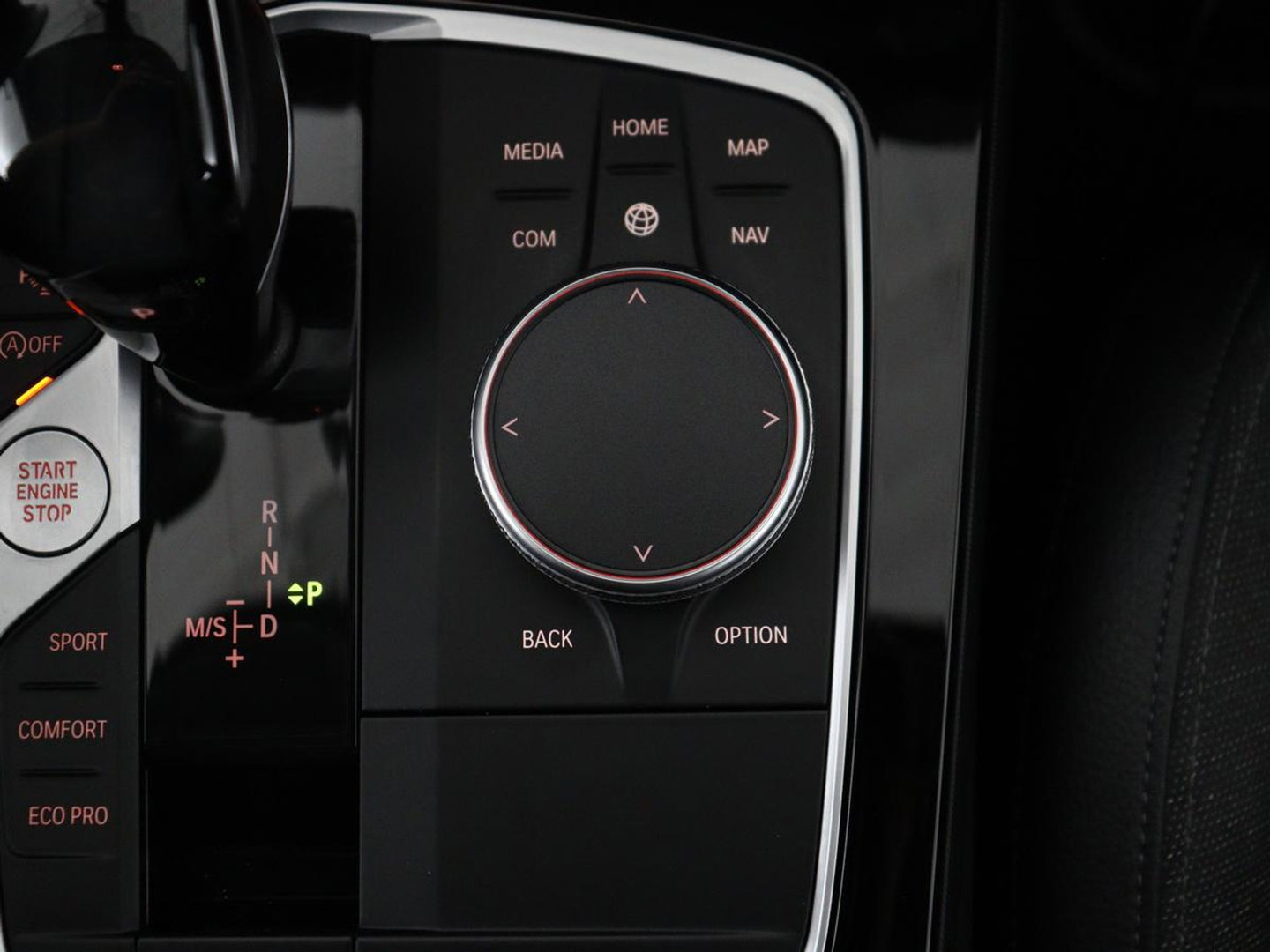 BMW 1-serie 118i Business Edition | Half leder | Cruise control | Stoelverwarming | Navigatie | Carplay | Park assist | Climate control | Virtual dashboard | 17" velgen