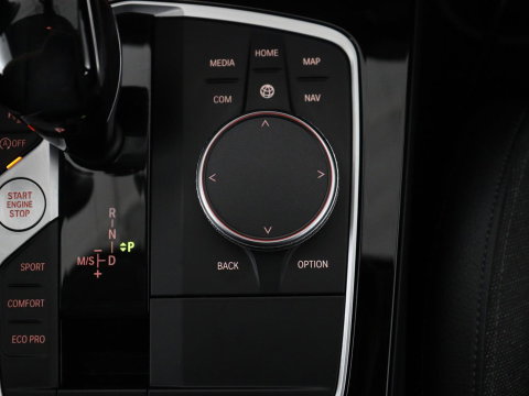 BMW 1-serie 118i Business Edition | Half leder | Cruise control | Stoelverwarming | Navigatie | Carplay | Park assist | Climate control | Virtual dashboard | 17" velgen