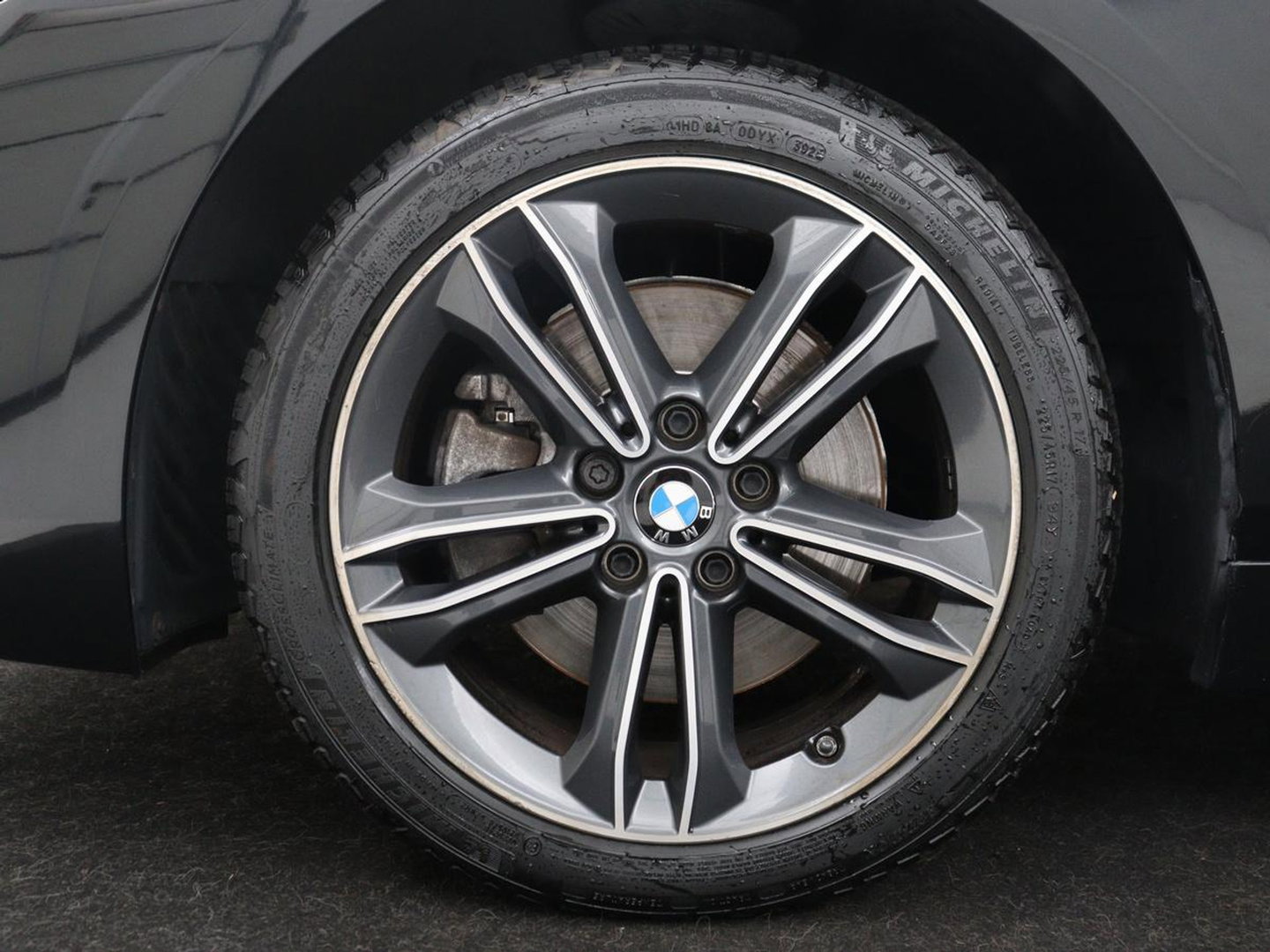 BMW 1-serie 118i Business Edition | Half leder | Cruise control | Stoelverwarming | Navigatie | Carplay | Park assist | Climate control | Virtual dashboard | 17" velgen