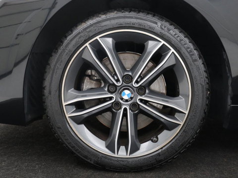 BMW 1-serie 118i Business Edition | Half leder | Cruise control | Stoelverwarming | Navigatie | Carplay | Park assist | Climate control | Virtual dashboard | 17" velgen