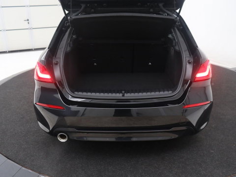 BMW 1-serie 118i Business Edition | Half leder | Cruise control | Stoelverwarming | Navigatie | Carplay | Park assist | Climate control | Virtual dashboard | 17" velgen