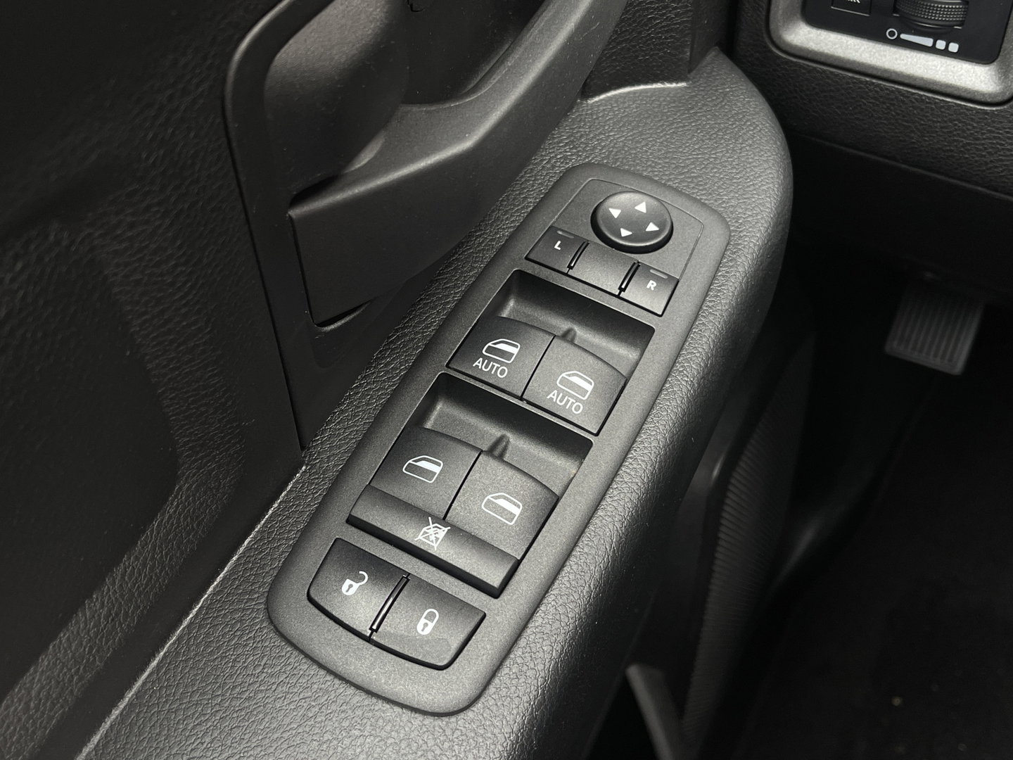 Dodge Ram 1500 CLASSIC 5.7 V8 CLASSIC NIGHT 4x4 | LPG | | 3500KG Trekken | Apple Carplay | Cruise Control | Achteruitrij Camera | 20'' Lichtmetaal |
