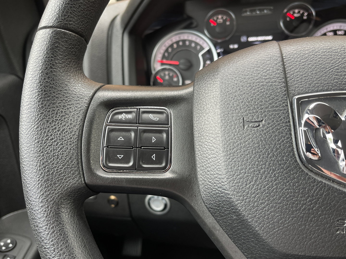 Dodge Ram 1500 CLASSIC 5.7 V8 CLASSIC NIGHT 4x4 | LPG | | 3500KG Trekken | Apple Carplay | Cruise Control | Achteruitrij Camera | 20'' Lichtmetaal |