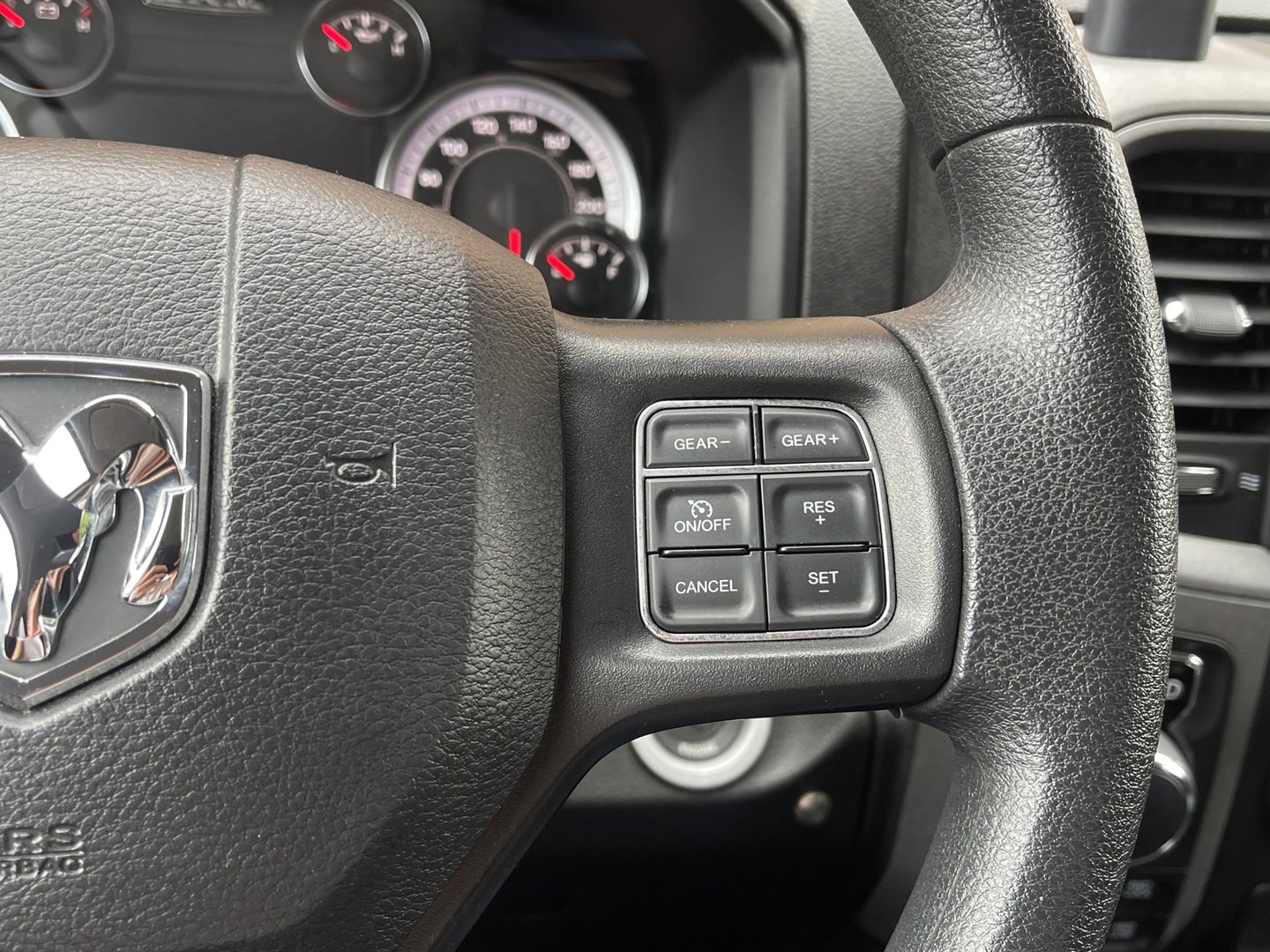 Dodge Ram 1500 CLASSIC 5.7 V8 CLASSIC NIGHT 4x4 | LPG | | 3500KG Trekken | Apple Carplay | Cruise Control | Achteruitrij Camera | 20'' Lichtmetaal |
