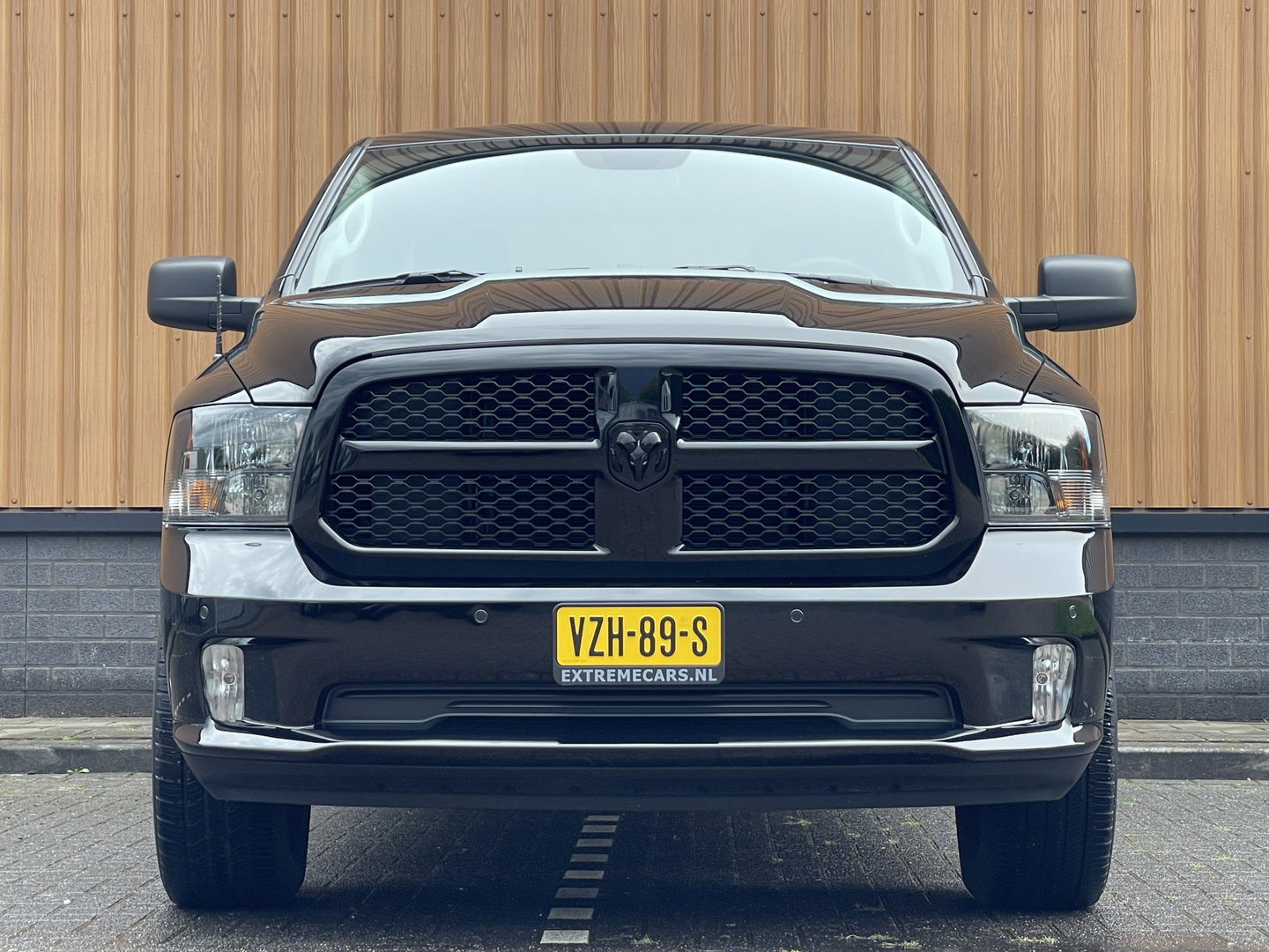 Dodge Ram 1500 CLASSIC 5.7 V8 CLASSIC NIGHT 4x4 | LPG | | 3500KG Trekken | Apple Carplay | Cruise Control | Achteruitrij Camera | 20'' Lichtmetaal |