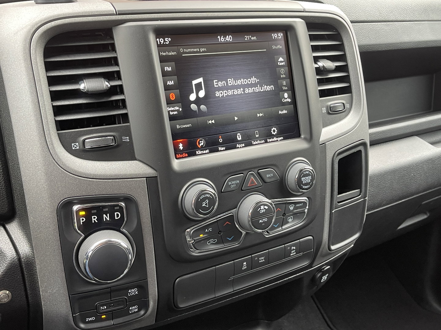 Dodge Ram 1500 CLASSIC 5.7 V8 CLASSIC NIGHT 4x4 | LPG | | 3500KG Trekken | Apple Carplay | Cruise Control | Achteruitrij Camera | 20'' Lichtmetaal |