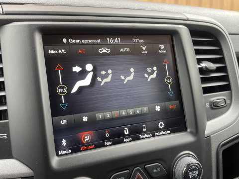 Dodge Ram 1500 CLASSIC 5.7 V8 CLASSIC NIGHT 4x4 | LPG | | 3500KG Trekken | Apple Carplay | Cruise Control | Achteruitrij Camera | 20'' Lichtmetaal |