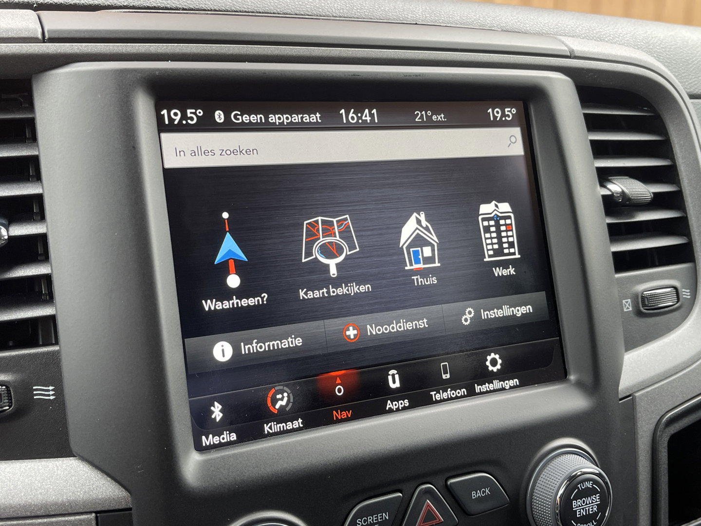 Dodge Ram 1500 CLASSIC 5.7 V8 CLASSIC NIGHT 4x4 | LPG | | 3500KG Trekken | Apple Carplay | Cruise Control | Achteruitrij Camera | 20'' Lichtmetaal |