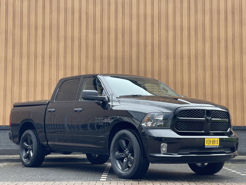 Dodge Ram 1500 CLASSIC 5.7 V8 CLASSIC NIGHT 4x4 | LPG | | 3500KG Trekken | Apple Carplay | Cruise Control | Achteruitrij Camera | 20'' Lichtmetaal |