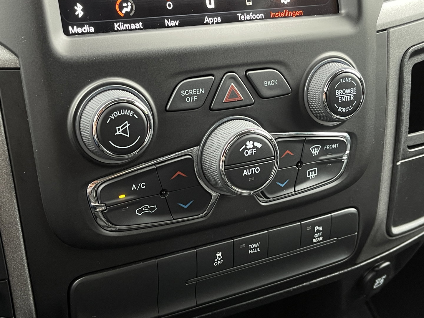 Dodge Ram 1500 CLASSIC 5.7 V8 CLASSIC NIGHT 4x4 | LPG | | 3500KG Trekken | Apple Carplay | Cruise Control | Achteruitrij Camera | 20'' Lichtmetaal |